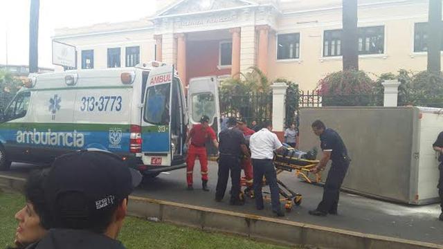 Furgoneta se volcó tras choque en Av. Arequipa [FOTOS] - 8