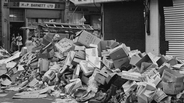 Piles of rubbish on the streets of London in 1970. (Photo: Getty Images)