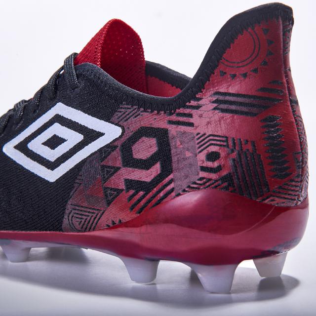 Los nuevos chimpunes que usará Paolo Guerrero. (Foto: Umbro)