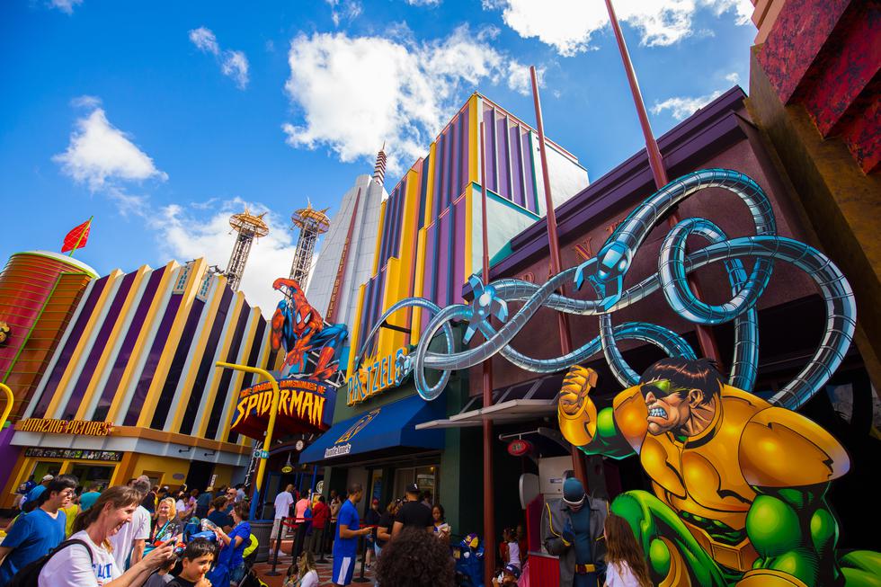 Walt Disney World ofrece en sus cuatro parques temáticos: Magic Kingdom, Epcot, Disney's Hollywood Studios y Disney's Animal Kingdom una serie de actividades para toda la familia como juegos mecánicos, desfiles de personajes y shows nocturnos de mapping y fuegos artificiales. Gracias a todo lo que ofrecen los parques y a las largas colas, puede llegar a ser complicado recorrerlos completos en una sola visita. Para ayudarte te presentamos una lista con los juegos imperdibles en tu visita. (Foto: Shutterstock)