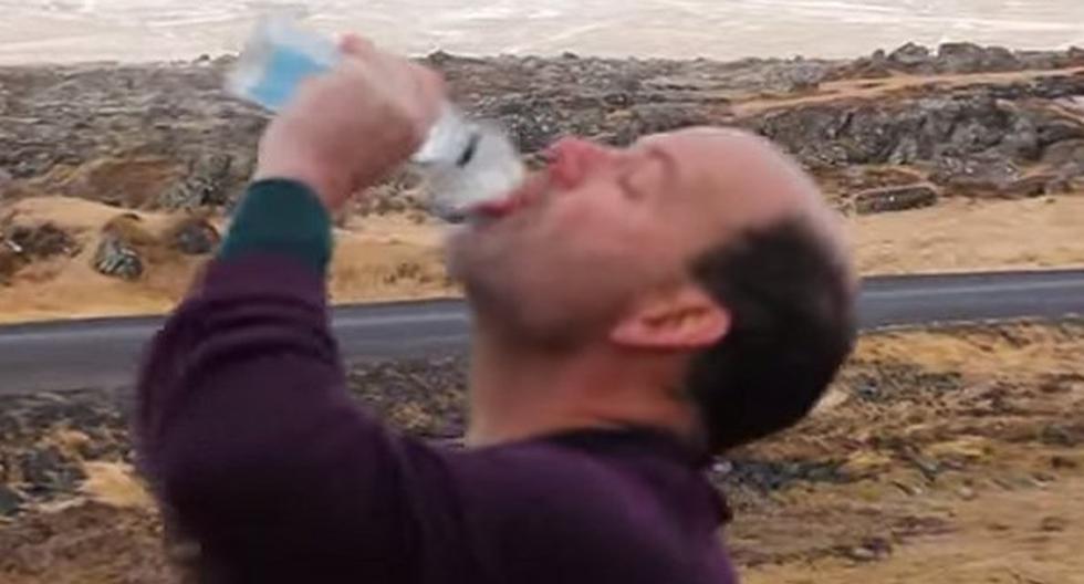 Mira esta extraña forma de beber agua en Islandia. (Foto: Captura)