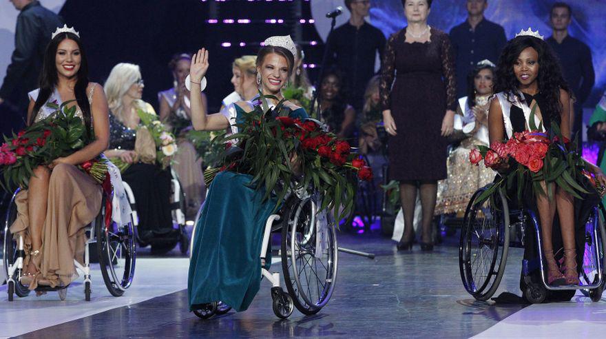 La futbolista y modelo francesa Nadjet Meskine fue electa Miss Sonrisa. (Foto: AFP)