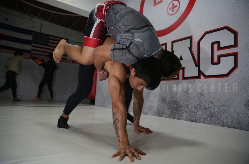 El peruano de 23 años no descarta la posibilidad de bajar a peso mosca para competir en el futuro. (Foto: Alonso Chero/El Comercio)