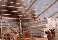 Incendio consume fábrica de Santa Clara en Ate y deja un herido