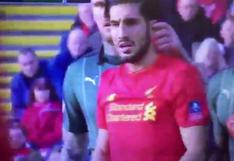 Liverpool: Jugador manosea el sobaco y oído del rival