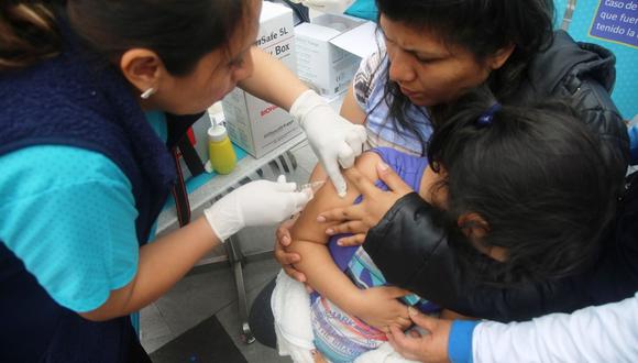 Calendario de vacunación establece que niños menores de cinco años deben recibir su inmunización contra el sarampión. (Foto referencial: Andina)