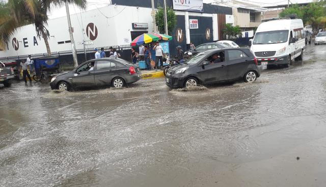 Las principales calles de la ciudad se han visto afectadas desde la mañana por una intensa lluvia. La alerta por precipitaciones continúa hasta el 20 de febrero.
