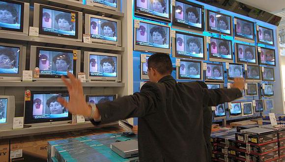 Lima tiene programado para el 2020 el apag&oacute;n digital. Quienes no tengan televisores listos, no podr&aacute;n recibir la se&ntilde;al emitida por los canales locales. (Foto: El Comercio)