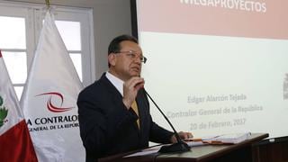 Contralor Edgar Alarcón presenta denuncia constitucional contra Alfredo Thorne