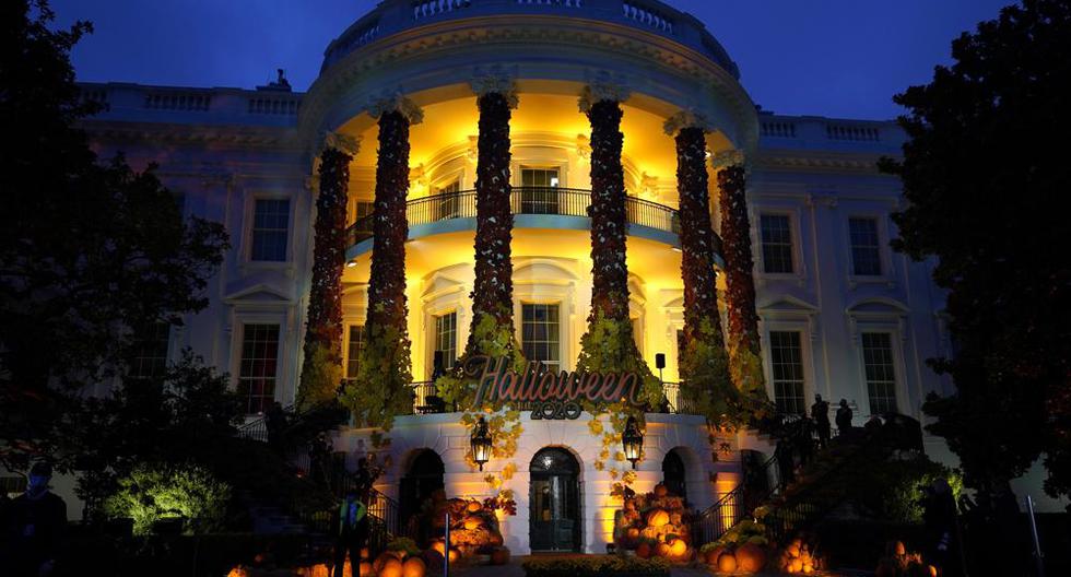 La Casa Blanca en Washington, iluminada en honor al Halloween, el 25 de octubre del 2021. (Foto AP/Manuel Balce Ceneta).
