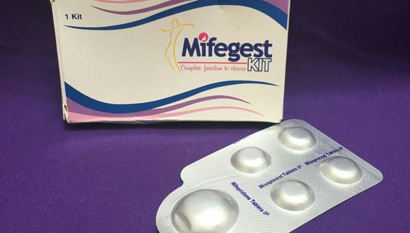 Imagen del 8 de mayo de 2020 que muestra tabletas de mifepristona y misoprostol, dos medicamentos que se usan juntos, también llamadas píldoras abortivas. (ELISA WELLS / PLAN C / AFP).
