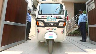 ¿Por qué la embajadora de México en India viaja en un motocar?