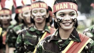 Indonesia, el país donde las reclutas deben ser vírgenes