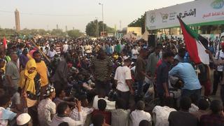 La oposición de Sudán rechaza un Gobierno militar y continúa en las calles