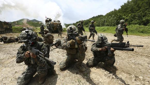 Las maniobras militares organizadas por EE.UU. y Corea del Sur son una "violación flagrante" de los esfuerzos de paz en la península coreana, afirmó una fuente de la Cancillería norcoreana. (AP)