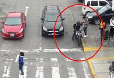 Motociclistas dan servicio de colectivo y en paraderos informales | VIDEO