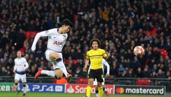 Heung-Min Son, ariete del Tottenham, sacó un disparo en el aire, dentro del área del Borussia Dortmund, para adelantar a los suyos en la Champions League. (Foto: AFP)