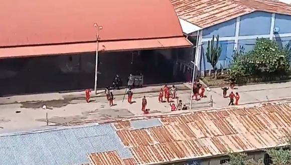 Estudiantes denunciaron haber sufrido agresiones por parte de la Policía al interior de un colegio de Apurímac | Foto: Captura de video / Fuerza Informativa Apurímac