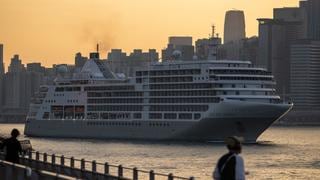 Hong Kong recibe a su primer crucero después de tres años de veto por el COVID-19
