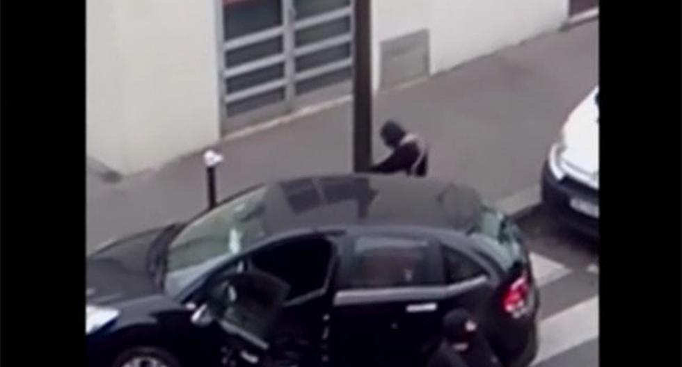 Los asesinos de Charlie Hebdo segundos después de la matanza. (Foto: Agencias)