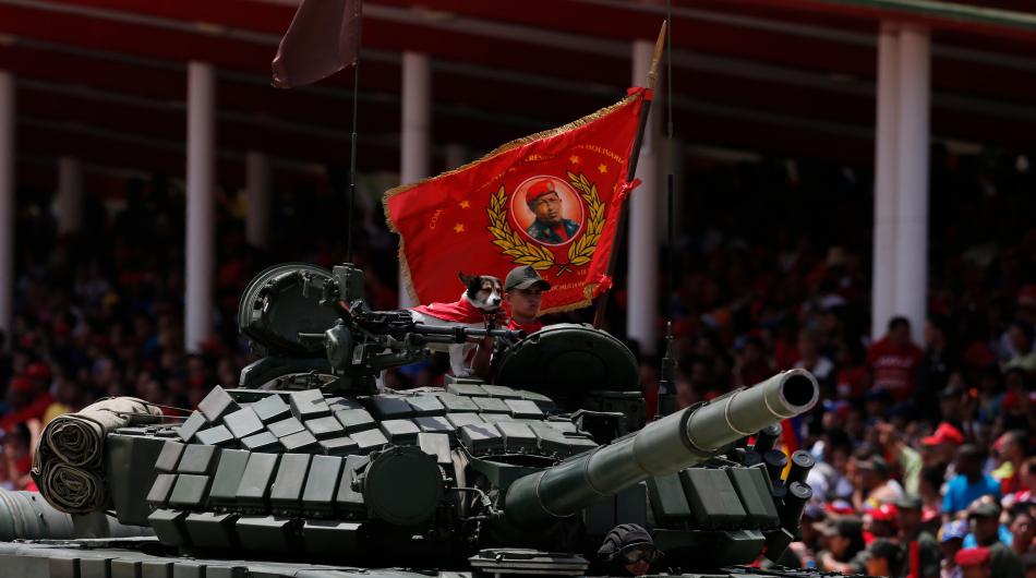 Desfile cívico - militar en honor al fallecido Hugo Chávez - 4