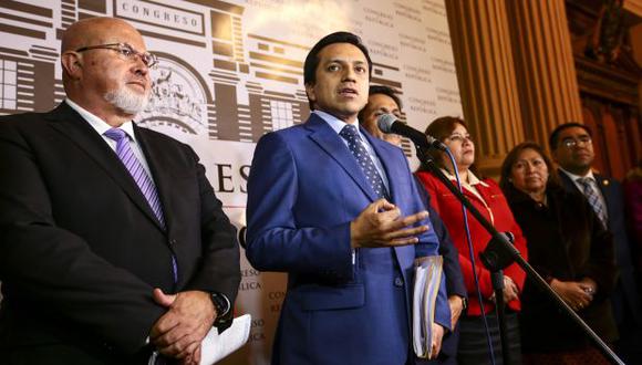 "Su salida ha sido buscando la cohesión de la bancada", comentó Jorge Meléndez sobre la renuncia de Gilbert Violeta a la vocería de PpK. (Foto: Congreso)