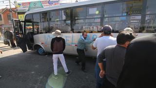 Arequipa: transportistas en huelga realizan actos vandálicos contra vehículos y obligan a comerciantes a cerrar negocios