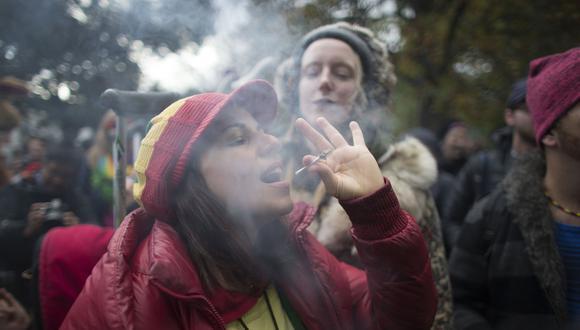 Estados Unidos recuerda a viajeros que es ilegal llevar marihuana desde Canadá (Foto: AFP)