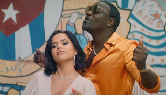 Becky G y Akon se unieron para lanzar el tema “Como no”. (Foto: Captura de video)