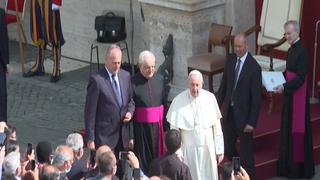 Papa Francisco reaparece ante público en El Vaticano