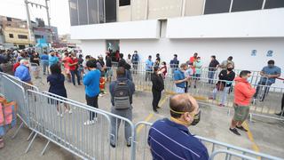 Surquillo: se registran largas colas en tienda San Fernando para el recojo de pavos | FOTOS