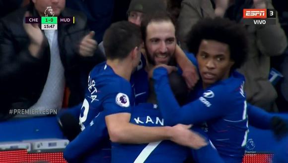 Chelsea vs. Huddersfield: Higuaín hizo estallar Stamford Bridge con este golazo. (Foto: captura)