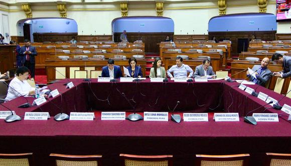 La Comisión de Constitución sesionó este martes y recibió la opinión de los partidos políticos sobre las elecciones primarias. (Foto: Congreso)