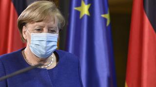 Merkel advierte que las variantes del coronavirus podrían forzar a vacunar cada año