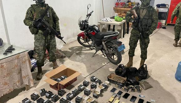 En el 2021, en Guaquillas (Ecuador), cerca de la frontera con Perú, se incautaron cerca de 7.000 municiones. Un informe de Plan V de Ecuador indica que la frontera sur del país es el ingreso principal de armamento ilegal. (Foto: Plan V / Ejército de Ecuador)