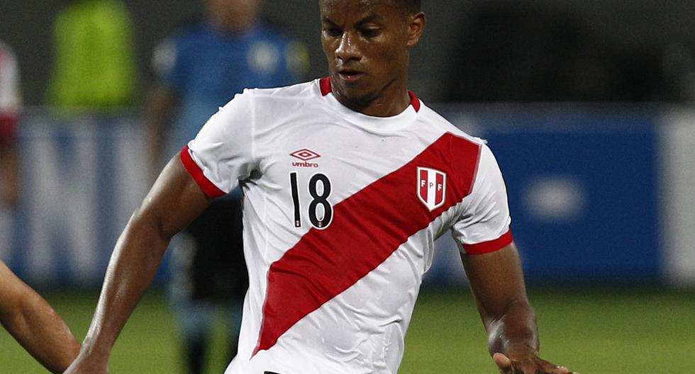 André Carrillo tomó la palabra por el puesto 15 de la Selección Peruana en el ranking FIFA. (Foto: EFE)