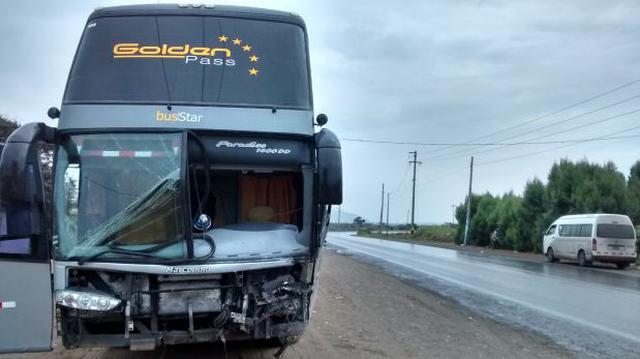 Dos muertos deja choque de ómnibus y auto en Pacasmayo - 2