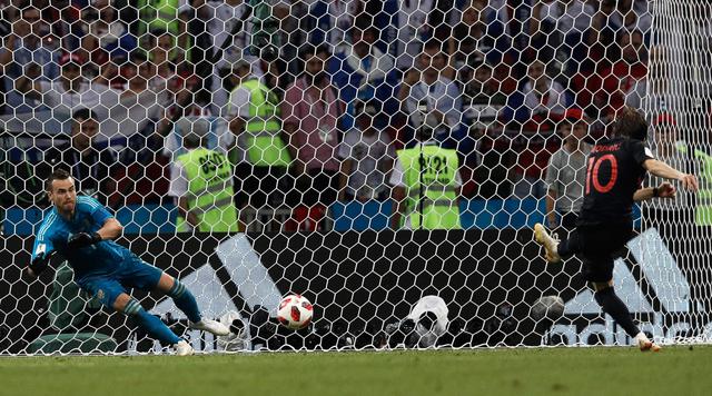Croacia vs. Rusia: el penal de Modric que fue un gol con mucho suspenso. (Foto: AFP)
