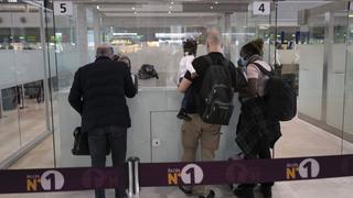 Francia prohibirá viajes no esenciales con el Reino Unido a partir del sábado por variante ómicron del coronavirus