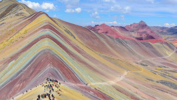 Montaña de Siete Colores recibe más de 1000 turistas diariamente. Foto: Shutterstock
