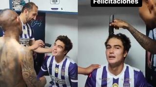 Debut y ‘bautizo’: Barcos y Arley raparon el cabello a Juan Pablo Goicochea | VIDEO