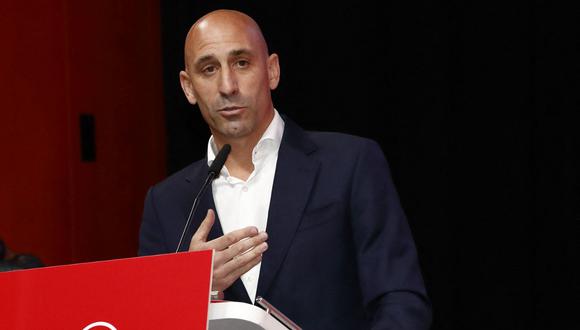(FILES) In this handout image released by the Spanish Royal Football Federation (RFEF) on August 25, 2023, RFEF President Luis Rubiales delivers a speech during an extraordinary general assembly of the federation on August 25, 2023 in Las Rozas de Madrid. Luis Rubiales on September 10, 2023 said he will resign as Spanish football federation chief after kiss scandal. (Photo by Eidan RUBIO / RFEF / AFP) / RESTRICTED TO EDITORIAL USE - MANDATORY CREDIT "AFP PHOTO / RFEF / EIDAN RUBIO  " - NO MARKETING NO ADVERTISING CAMPAIGNS - DISTRIBUTED AS A SERVICE TO CLIENTS