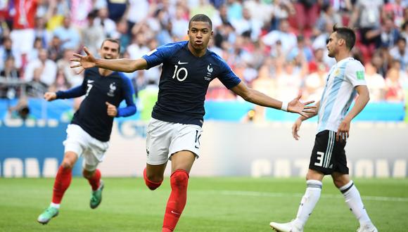 Kylian Mbappé fue la figura del encuentro entre Francia y Argentina, por el Mundial Rusia 2018. Su compañero en el PSG, Dani Alves, no dudó en bromear con su desempeño a través de su cuenta de Instagram. (Foto: AFP)