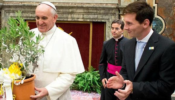 El papa Francisco junto a Lionel Messi. (Foto: EFE)