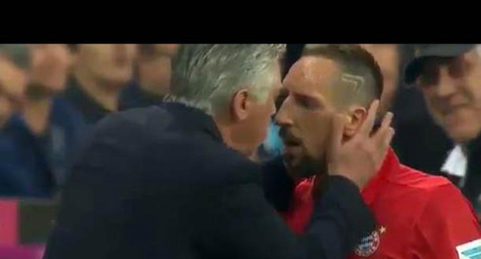 Carlo Ancelotti dio un beso a Franck Ribéry. (Foto: captura)