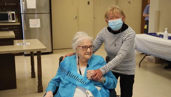 Gerda Cole y su hija Sonya Grist, reunidas después de 80 años. (Foto: Captura de video Toronto Sun)