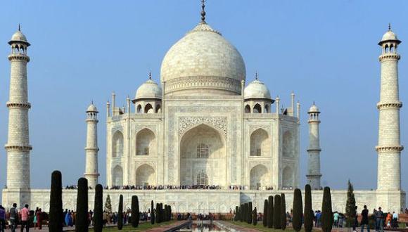 Alarma en la India por manchas negras y verdes en el Taj Mahal