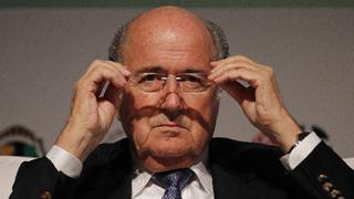 Blatter a sus rivales: “No hablen, salgan y luchen, ya verán”