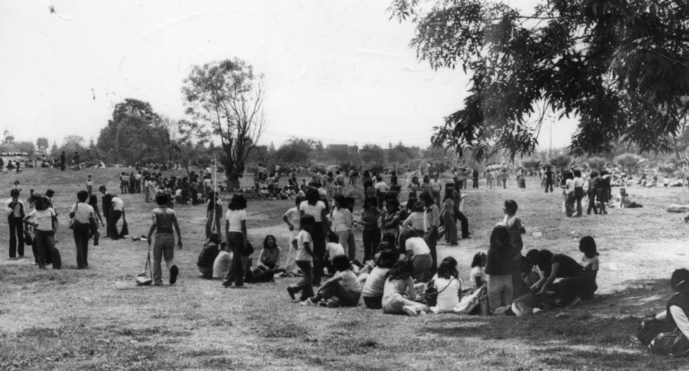Familias enteras disfrutando de un día de esparcimiento en el gran parque zonal de San Luis, en 1978. (Foto: GEC Archivo Histórico)