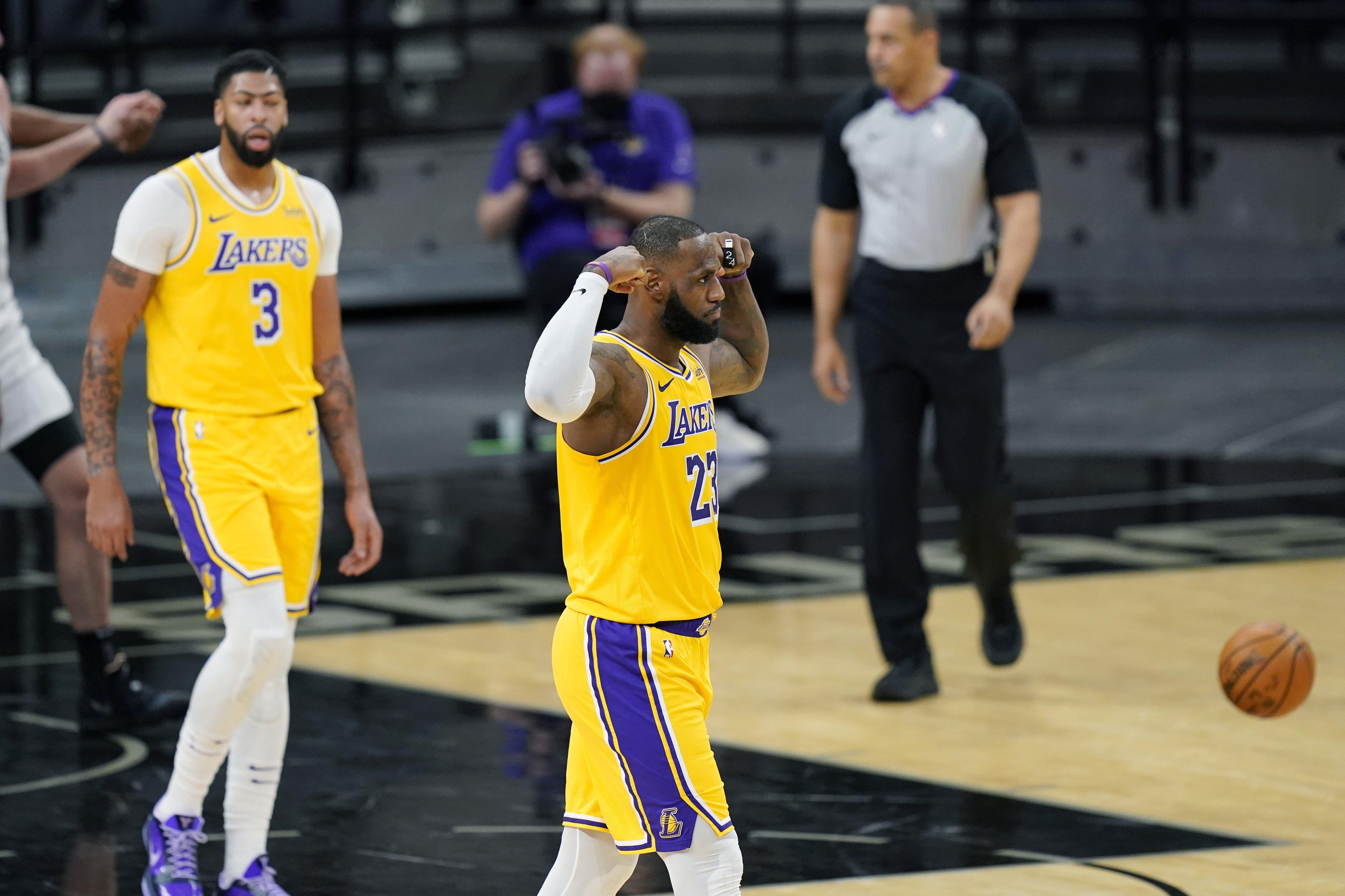 Lakers venció a Spurs por la NBA